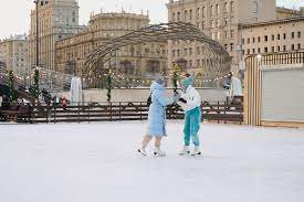 Выходим на лёд: открытые катки на востоке Москвы онлайн