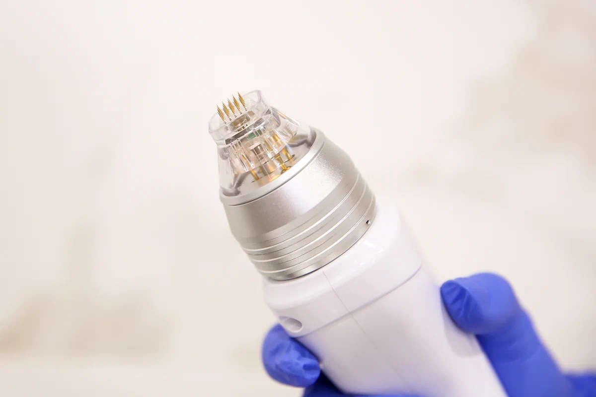 Игольчатый РФ-лифтинг на аппарате Джениус: Ваше новое оружие против возрастных изменений Игольчатый РФ-лифтинг на аппарате Джениус: Ваше новое оружие против возрастных изменений онлайн